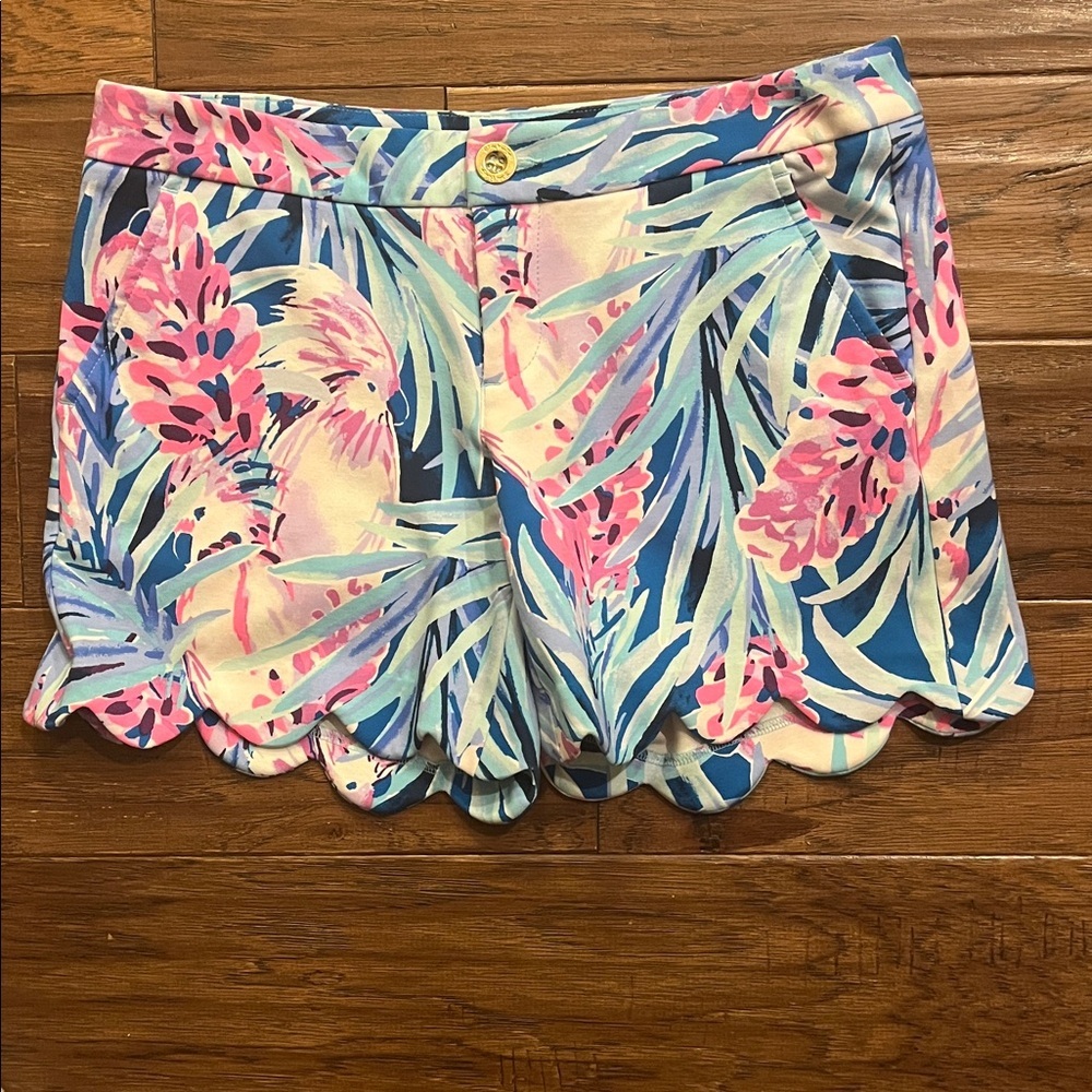 Lilly Pulitzer Buttercup Scalloped Shorts Size 2